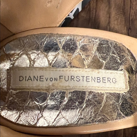 Diane Von Furstenberg Metallic Gold Heels - Picture 2 of 8